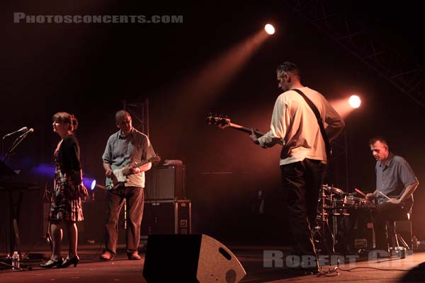 YOUNG MARBLE GIANTS - 2010-06-01 - PARIS - Espace Charlie Parker - Grande Halle - 